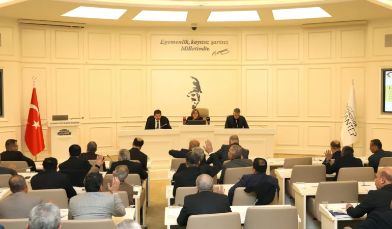 BAŞKAN ŞAHİN 2025 YILI 65 VİZYON PROJEYİ MECLİSTE ANLATTI