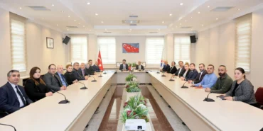 GAÜN’DE EĞİTİM KALİTESİ TESCİLLENDİ MEDEK AKREDİTASYON BELGELERİ TAKDİM EDİLDİ - (1)