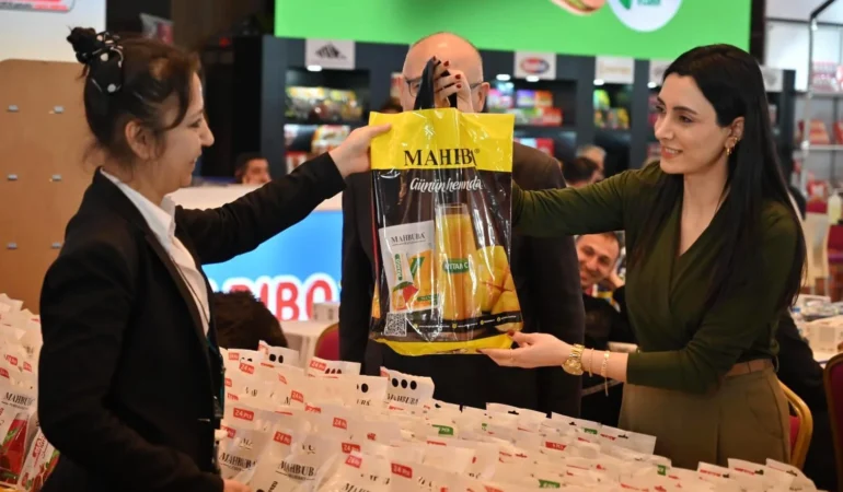 MAHBUBA FUARIN YILDIZI OLDU