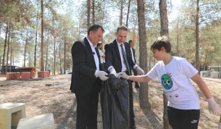 Kaymakam ve Belediye Başkanı’ndan çevre temizliği 