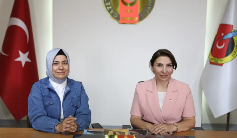 Gazeteciler ve Yazarlar El Ele: Kalemlerin Gücüyle Yeni Bir Yola!