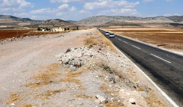 GAZİANTEP-YAVUZELİ-ARABAN-BESNİ YOLUMUZUN 12,5 KM LİK KALAN KISMINA EYLÜL AYI İTİBARİ İLE BAŞLIYORUZ