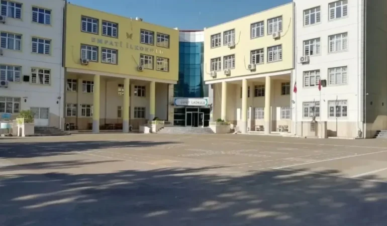 Okulda Şiddet Girişimi! Gaziantep’te Müdür ve Öğretmen Hedefteydi